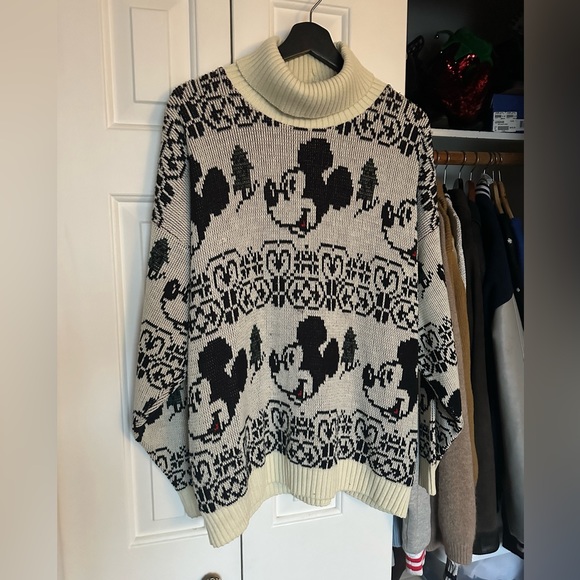 Vintage Disney Christmas sweater - Picture 9 of 10